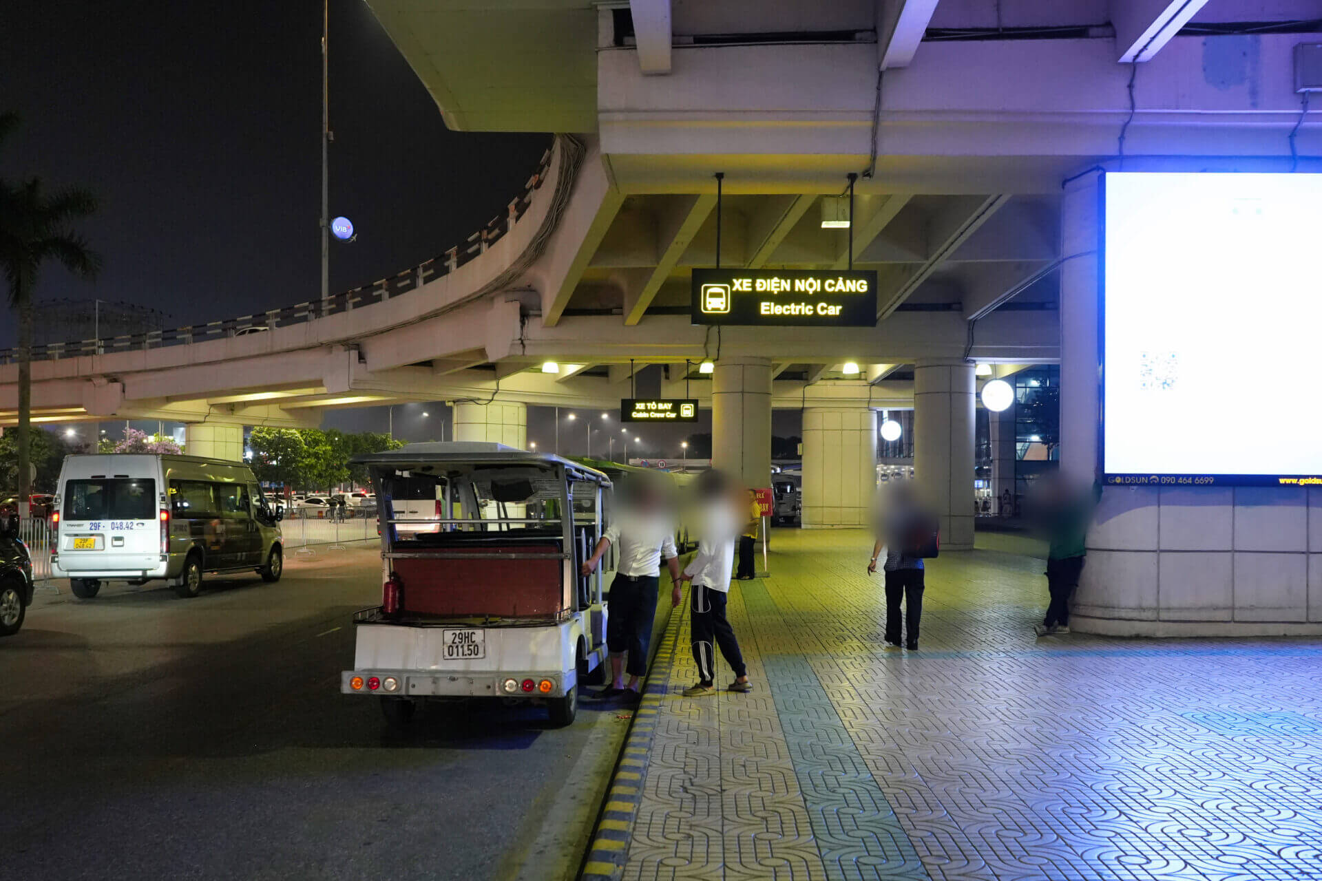 ハノイ・ノイバイ国際空港・有料カート