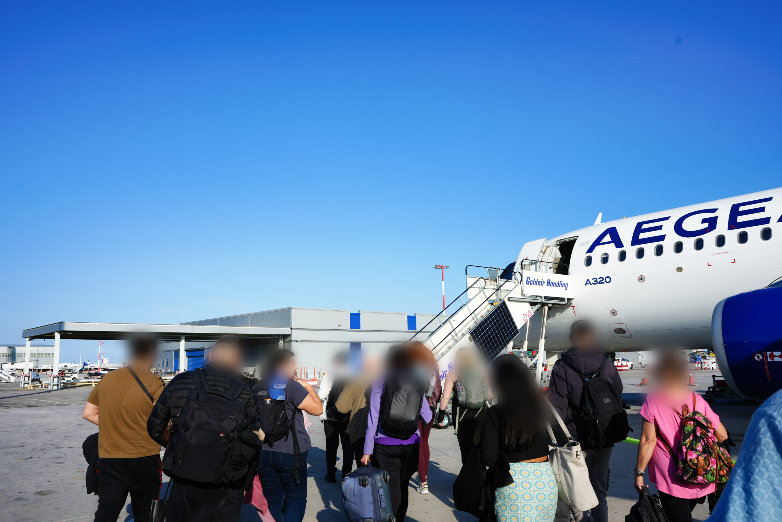 エーゲ航空ビジネスクラスで行くサントリーニ紀行・飛行機へ