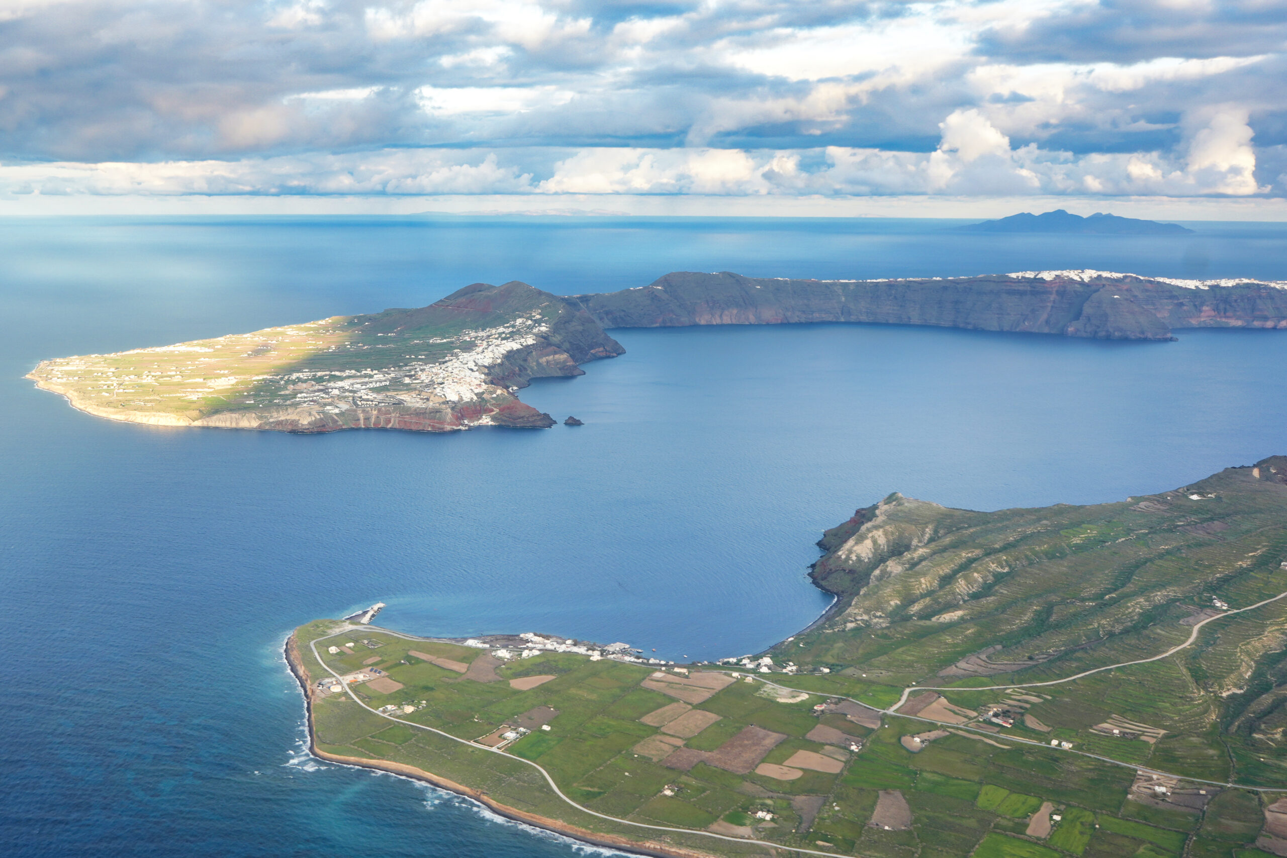 サントリーニ島の上空