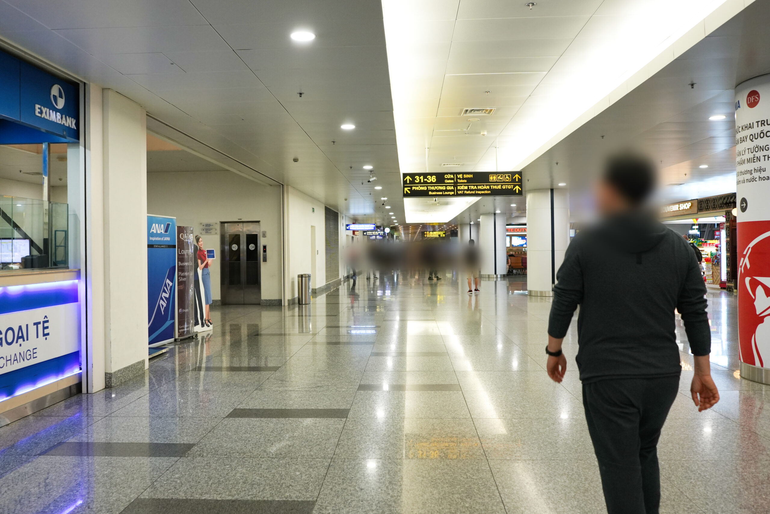 ハノイ国際空港・国際線ターミナル・制限エリア内へ